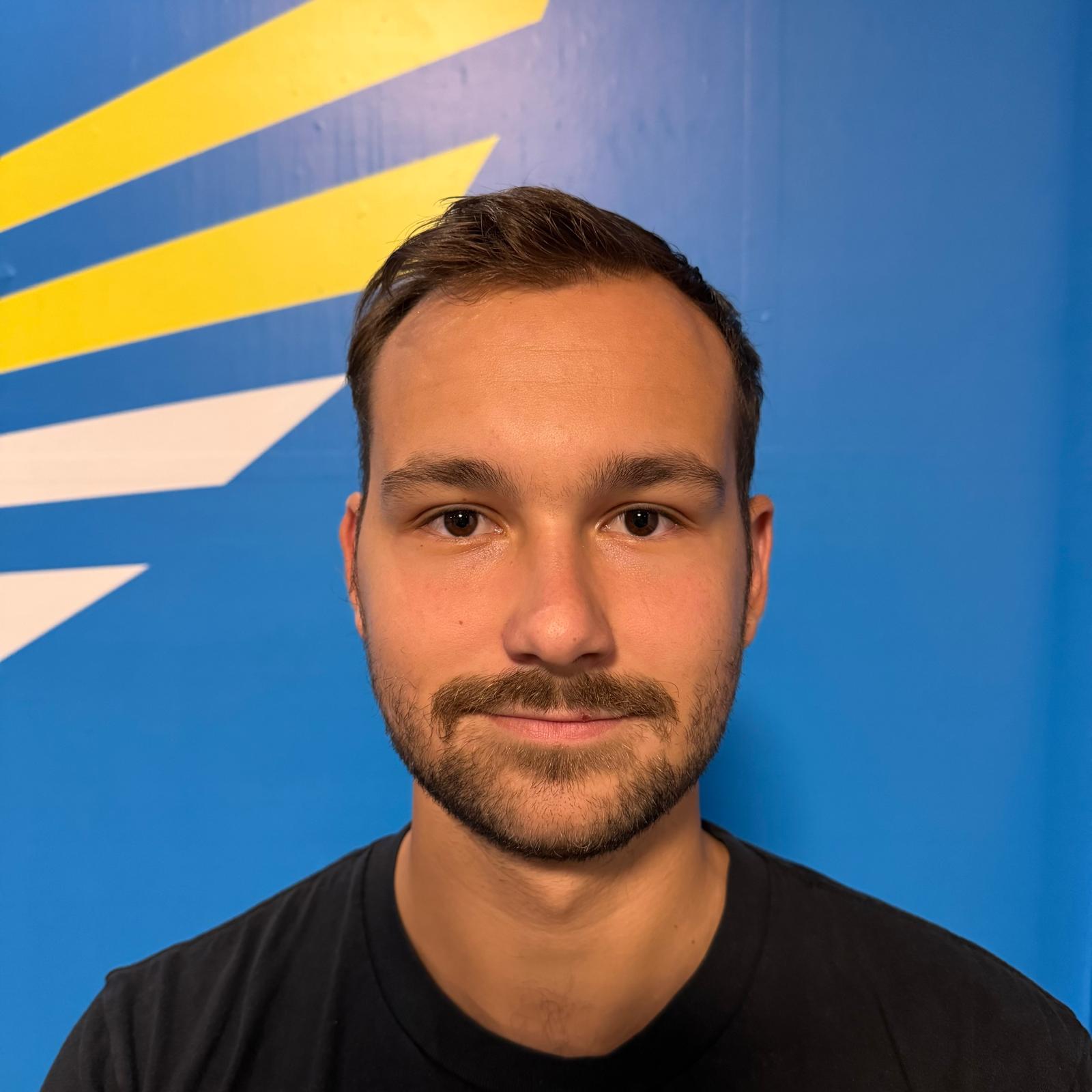 Trener Karlo Strbić