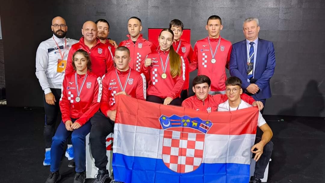 Mnoštvo medalja i pehar za najbolju boksačicu na Prvenstvu Balkana